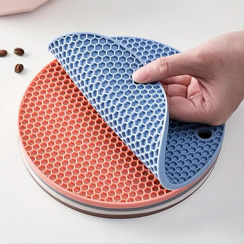 Commercial Kitchen Prep Table - 2/4 個ラウンドシリコントリベット耐熱ホットパッドポットホルダーカウンタープロテクターキッチンテーブルマットカップコースター
