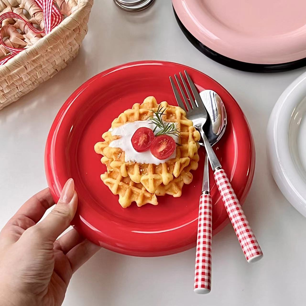 北欧風クリエイティブセラミックプレート丸型サービングプレート - Commercial Kitchen Services のレビューと価格